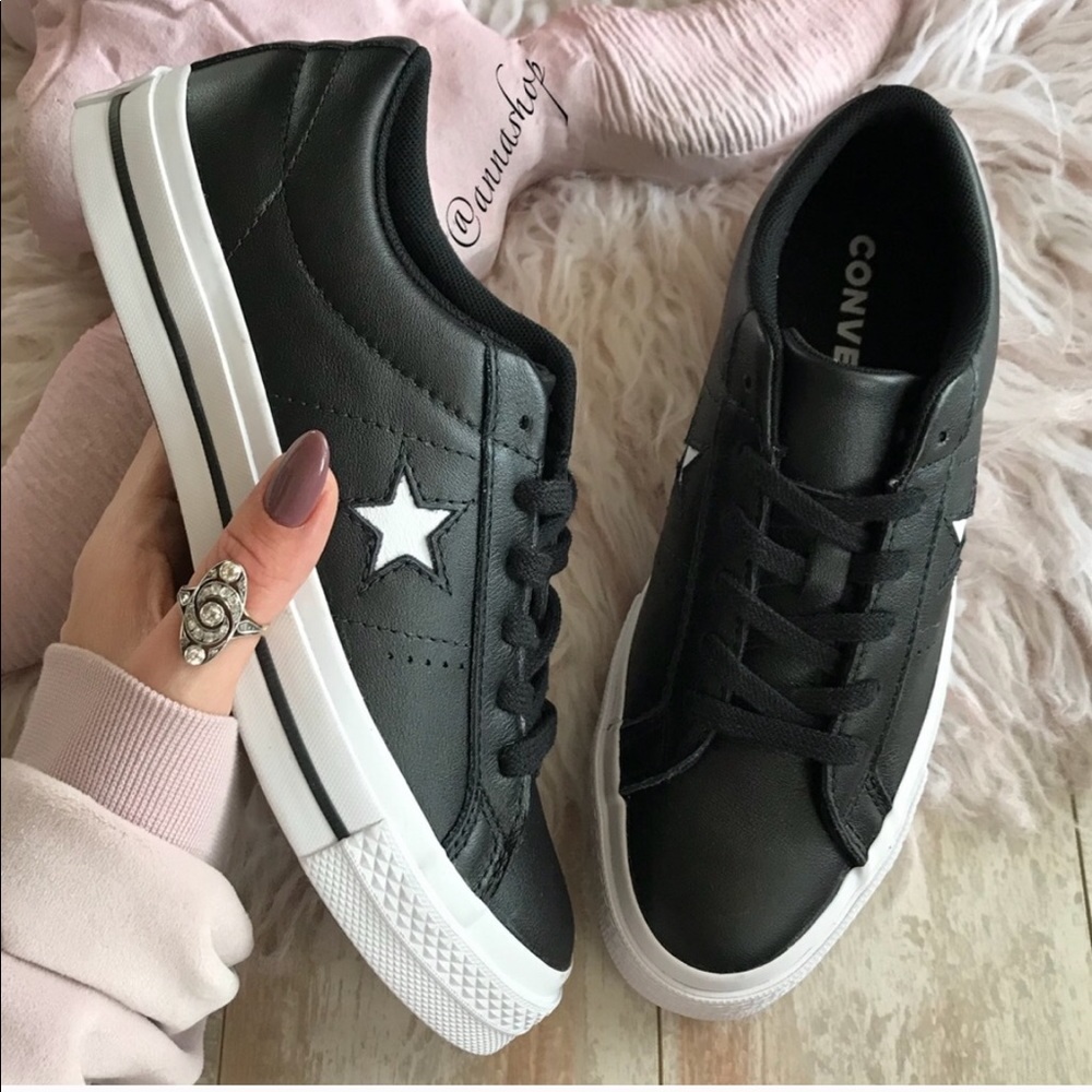 [Converse] Sneakers Size 7 Black with Stars
